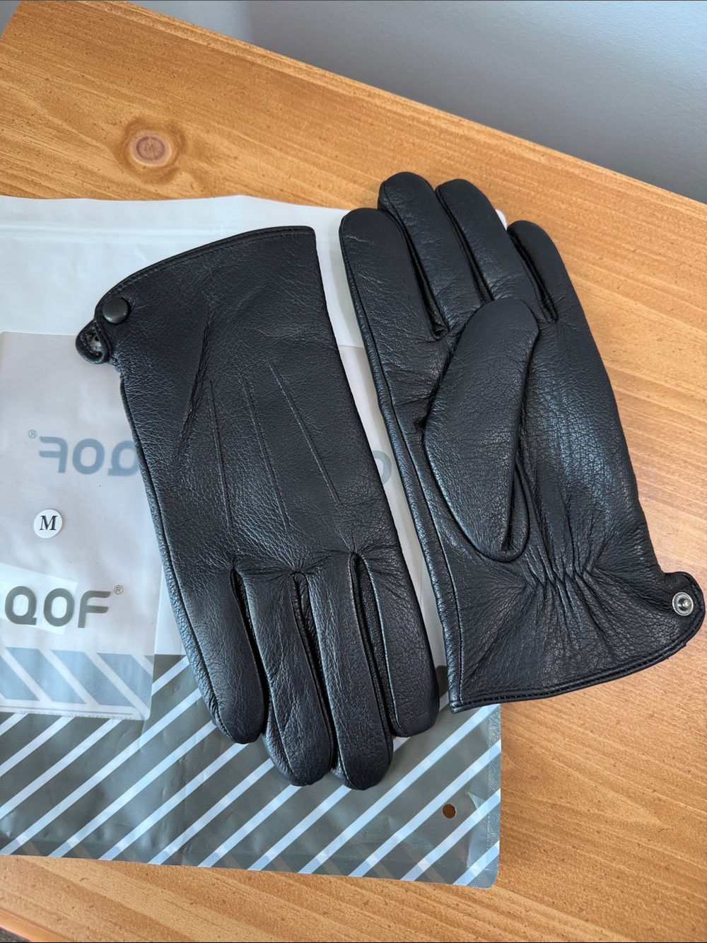 Men's Black Leather Driving Gloves with Snap Closure